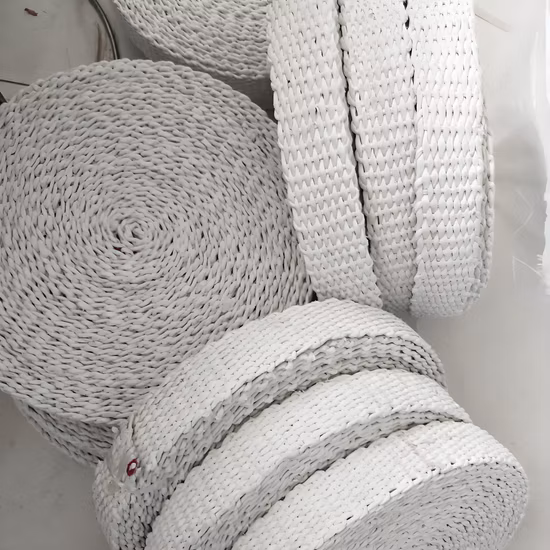 0,3 mm dickes, weißes, raucharmes und halogenfreies, feuerbeständiges Hochtemperatur-Isolierband, das hauptsächlich in Batteriewickelpaketen für neue Energiefahrzeuge verwendet wird